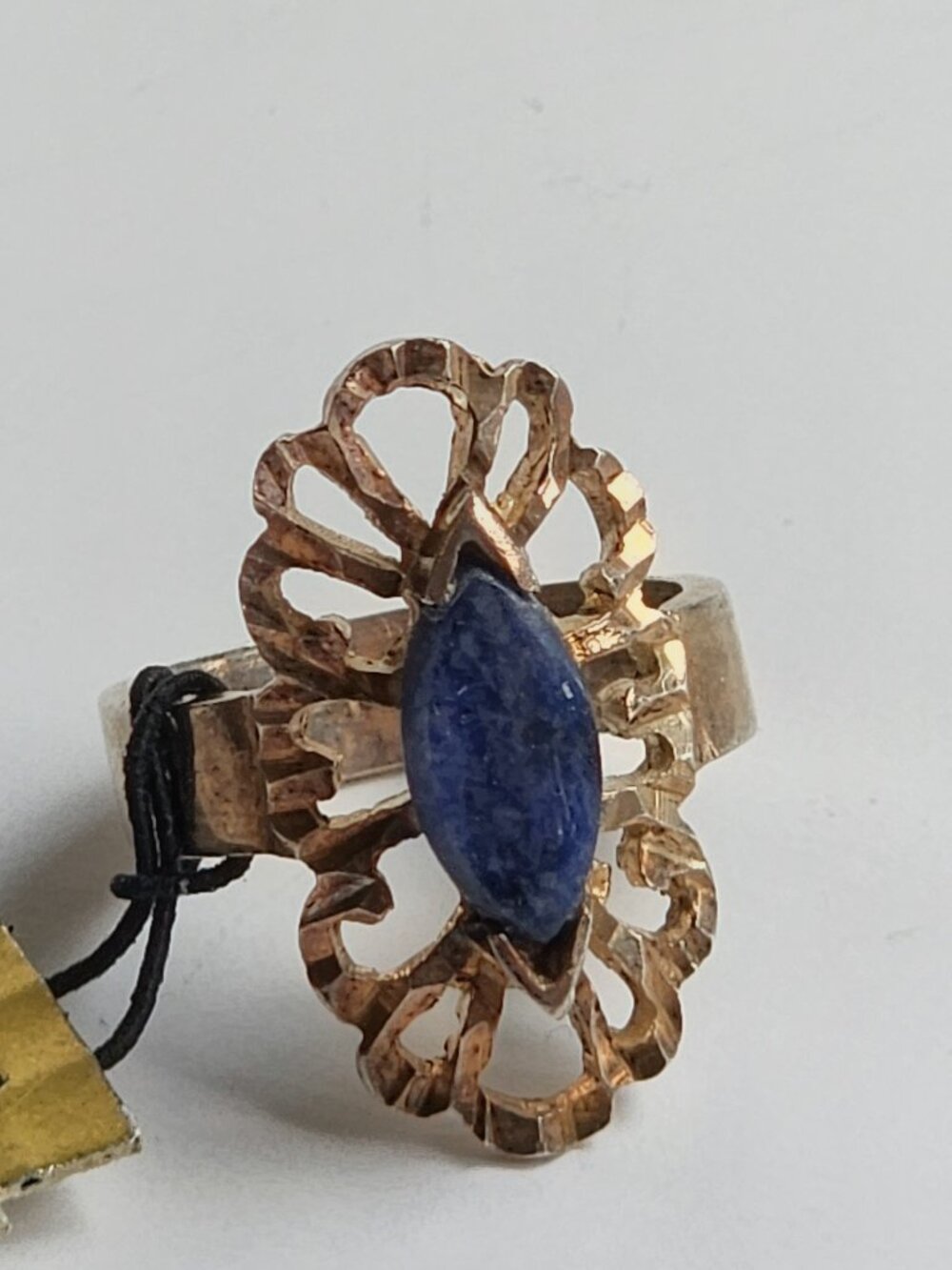 Ring, openwork abstract textured 925 silver with a cabochon lapis lazuli  stone